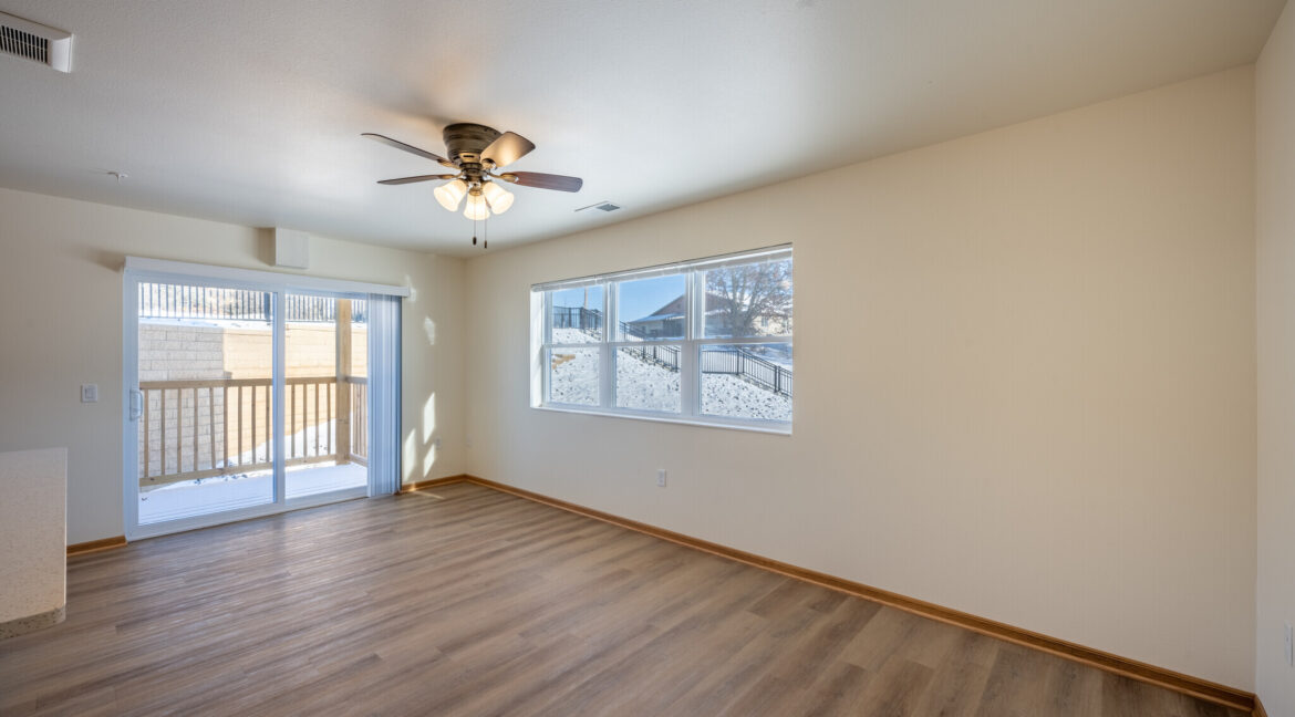 prairie-heights-eau-claire-wi-3br-2br---1100sf---living-room